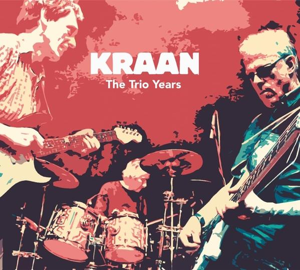 KRAAN Albumcover. Drei Musiker vor rotem Hintergrund.