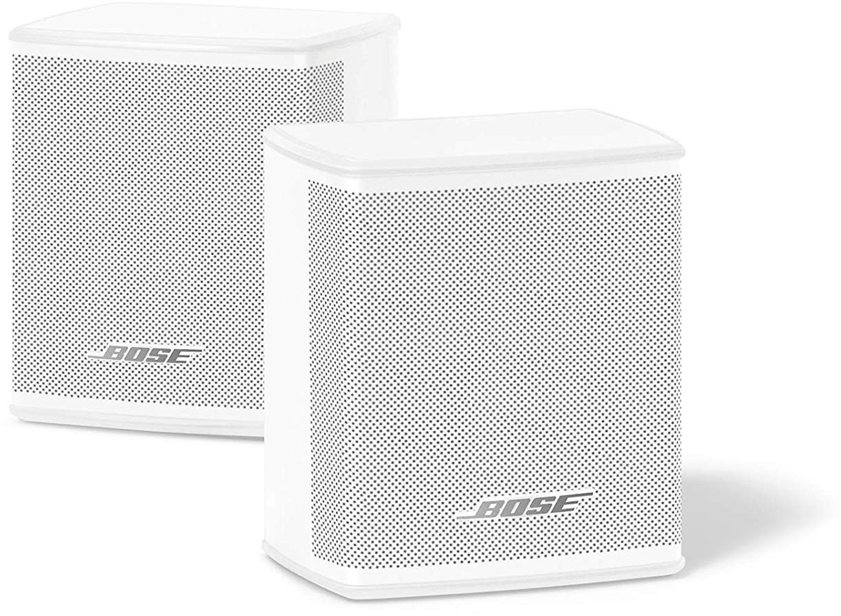 Deux enceintes rectangulaires blanches avec motif de points noirs sur le devant, logo 'BOSE' visible.