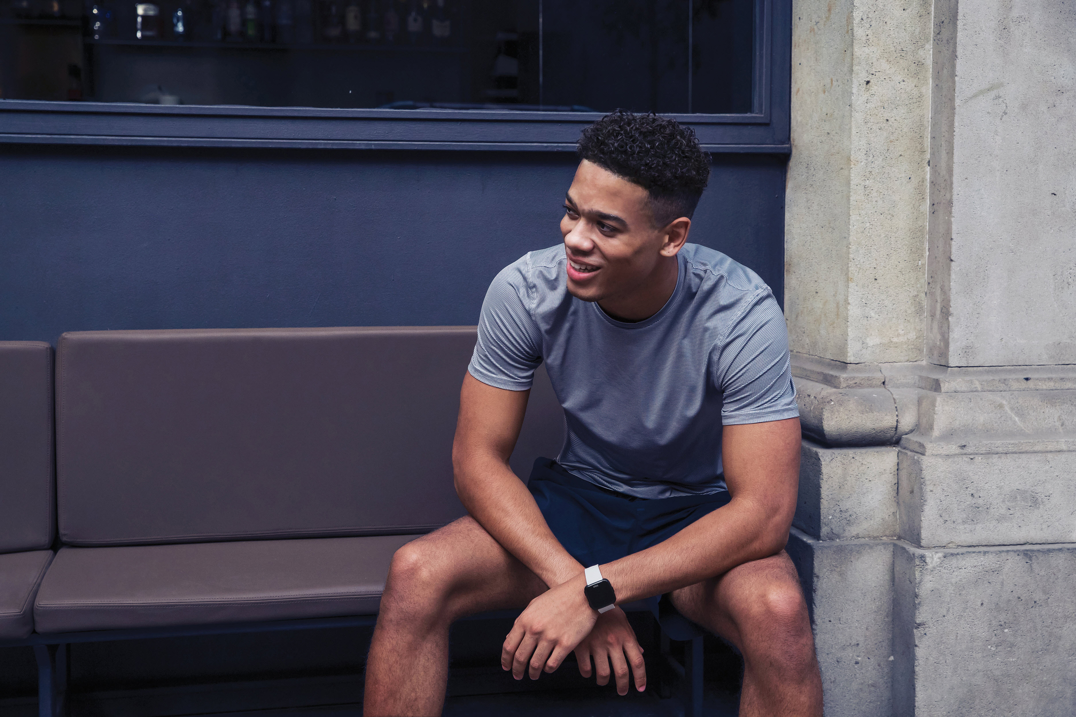 FITBIT Versa Smartwatch Aluminium Kunststoff, S-L, Schwarz/Weiß