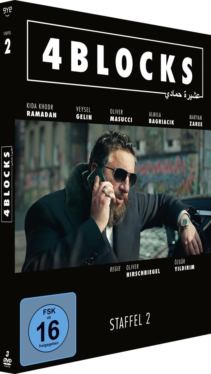 DVD-Cover mit Text, Mann am Telefon, schwarzes Auto und Straßenszene.