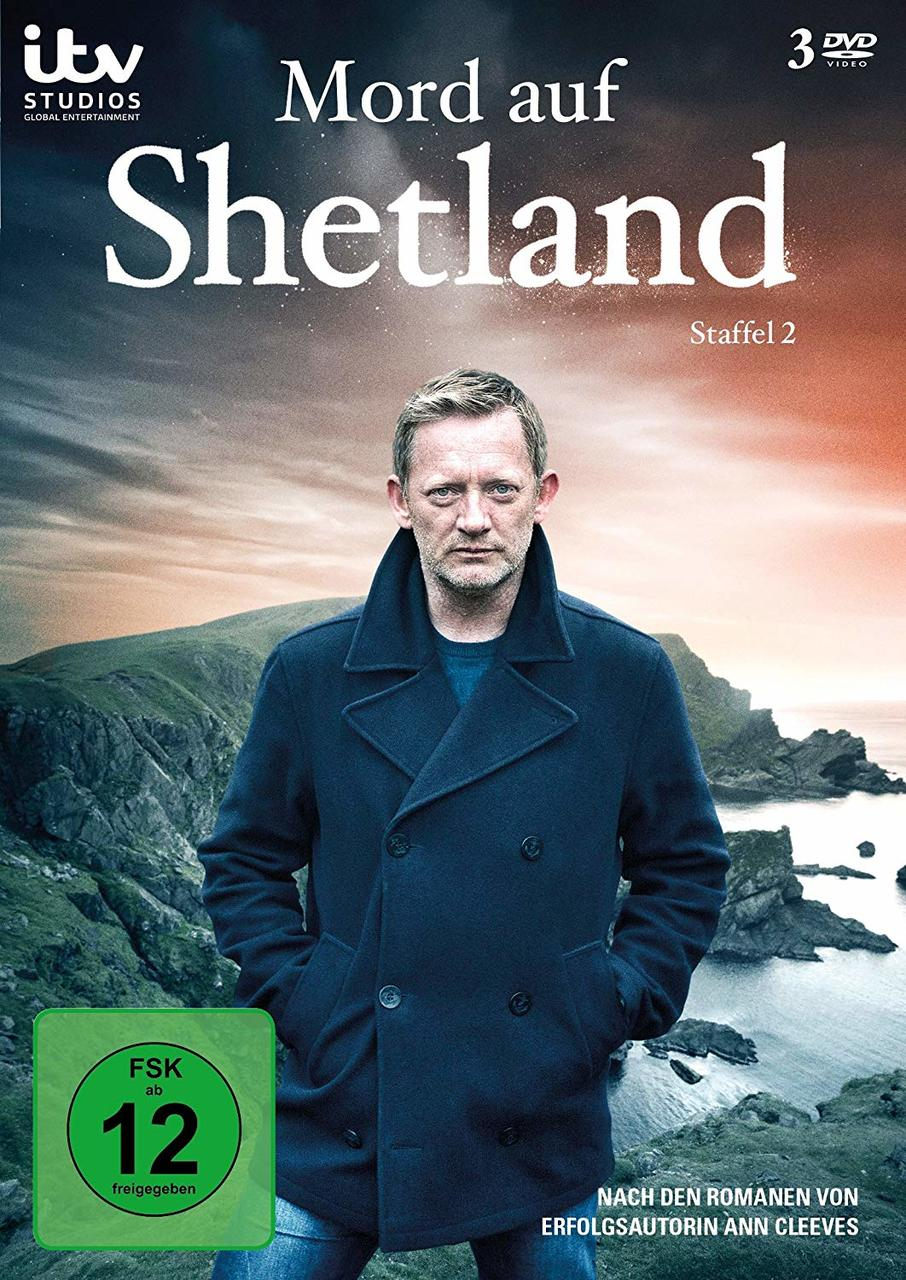 DVD-Cover für die Krimiserie 'Mord auf Shetland' mit einem Mann im Mantel.