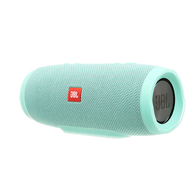 Ein blauer JBL-Lautsprecher auf weißem Hintergrund.