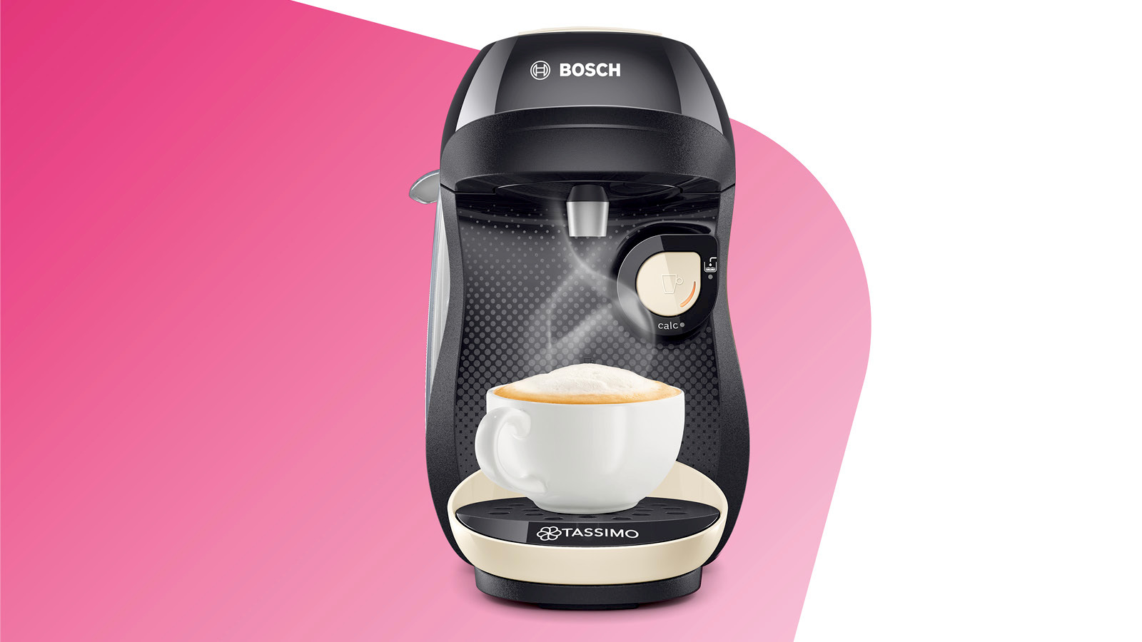 Schwarze und cremefarbene Tassimo Kaffeemaschine, mit einer Tasse Kaffee und Dampf auf pinkem Grund.