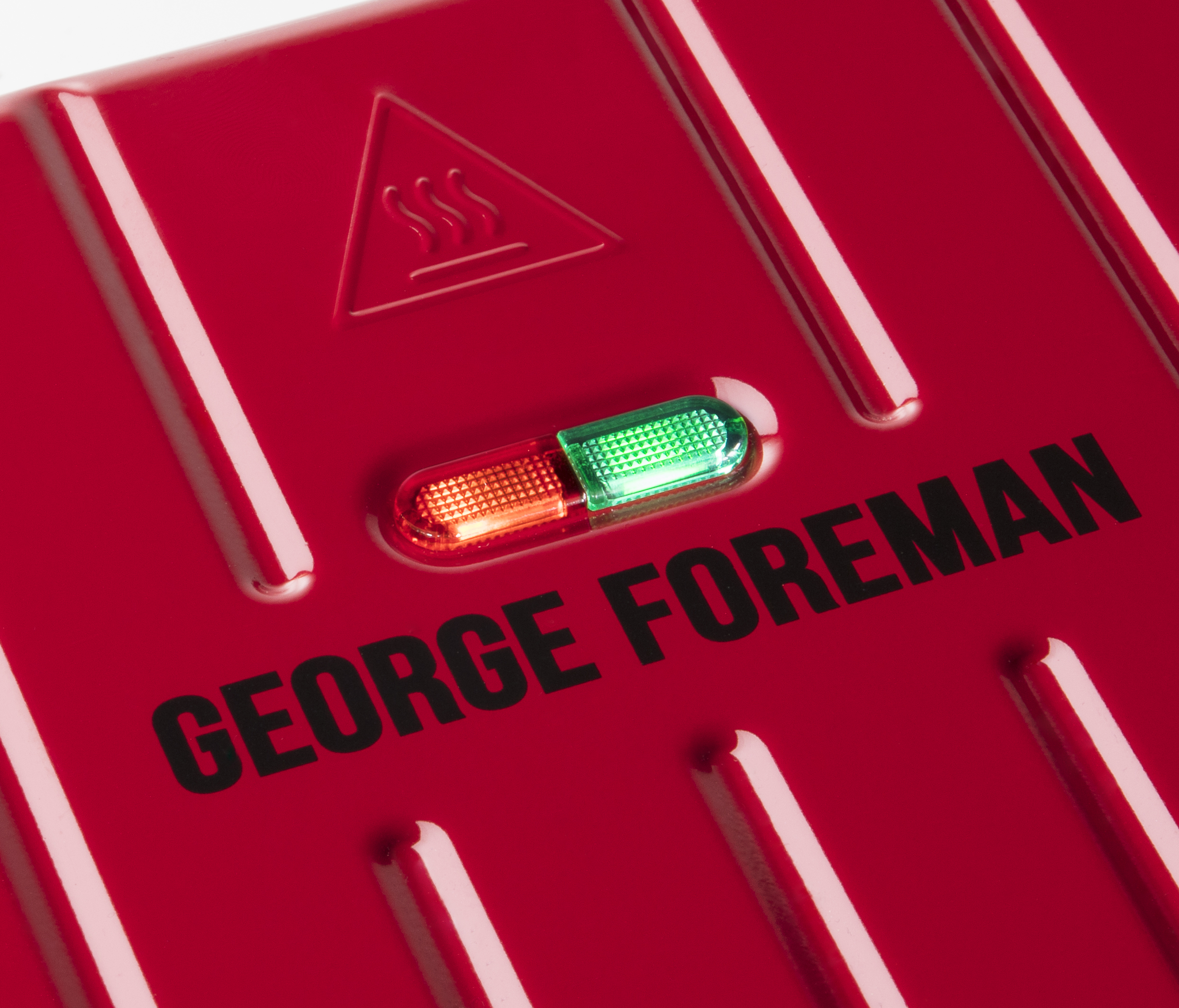 Piros George Foreman grill, jelzőfényekkel és a márkanévvel.