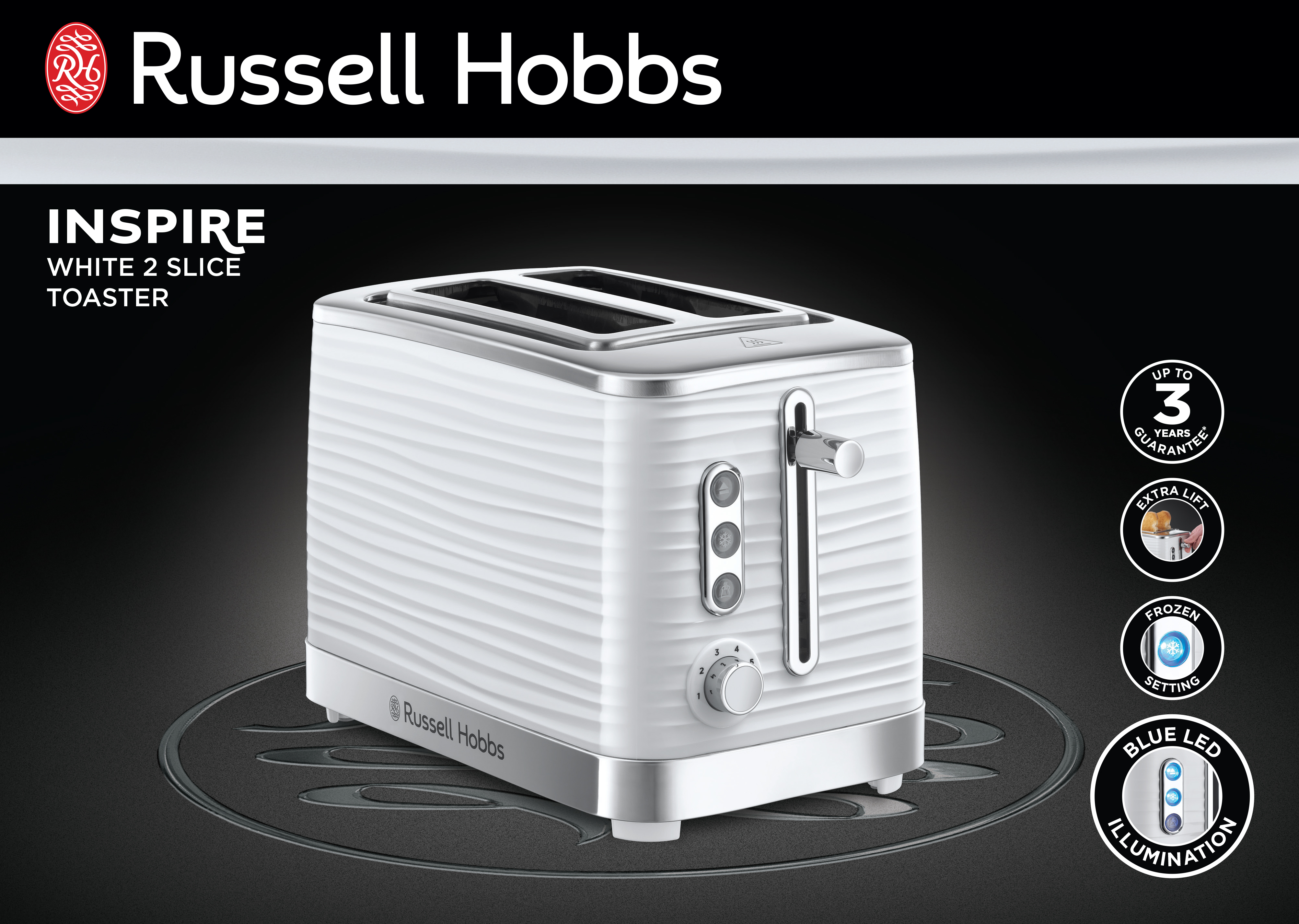 Fehér Russell Hobbs Inspire 2 szeletes kenyérpirító. Gombokkal és karral rendelkezik. Fekete háttér termékinfóval.