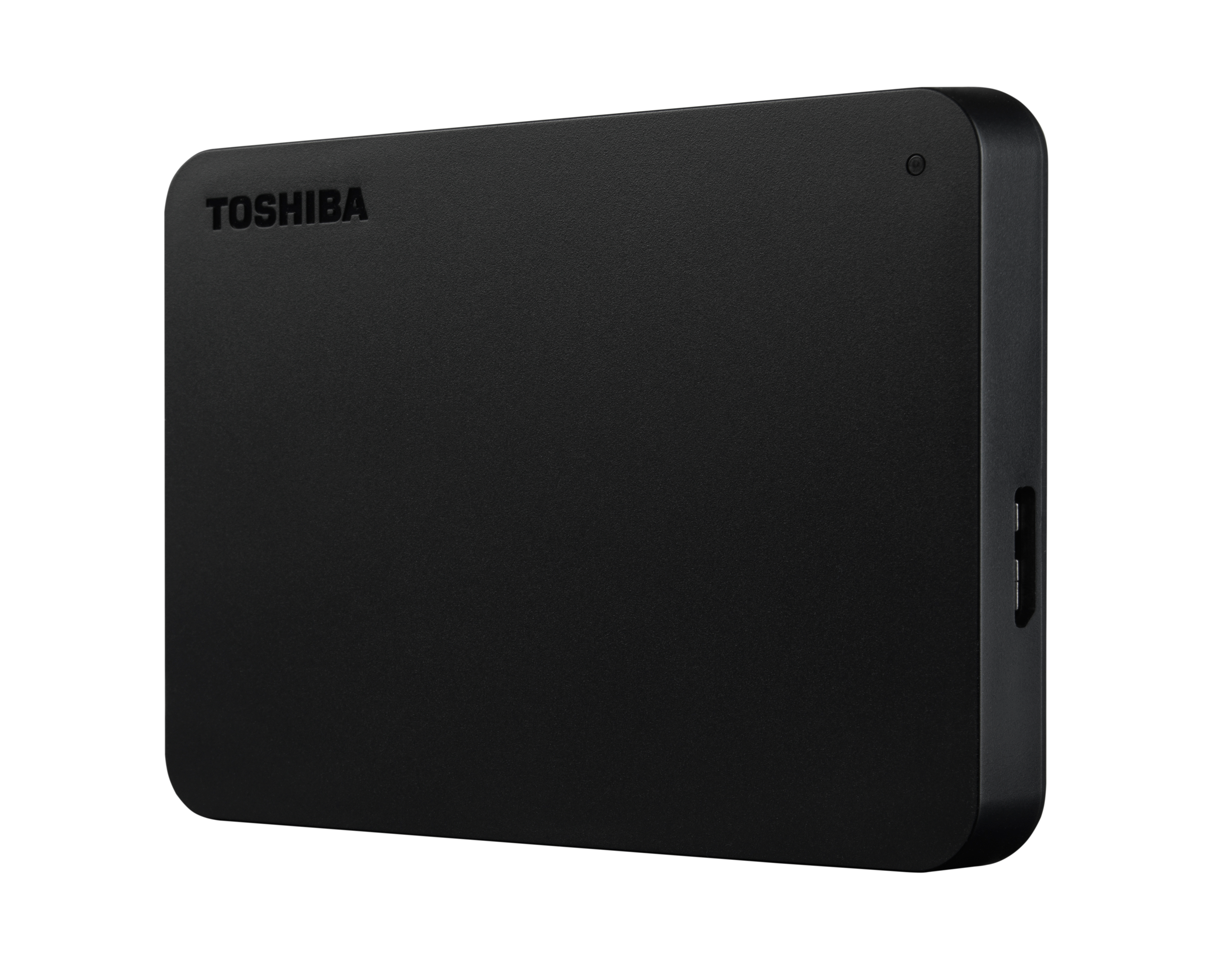 Siyah bir Toshiba harici sabit sürücüsü. Cihazın yuvarlak köşeleri ve dokulu bir yüzeyi var. Toshiba logosu sol üstte.