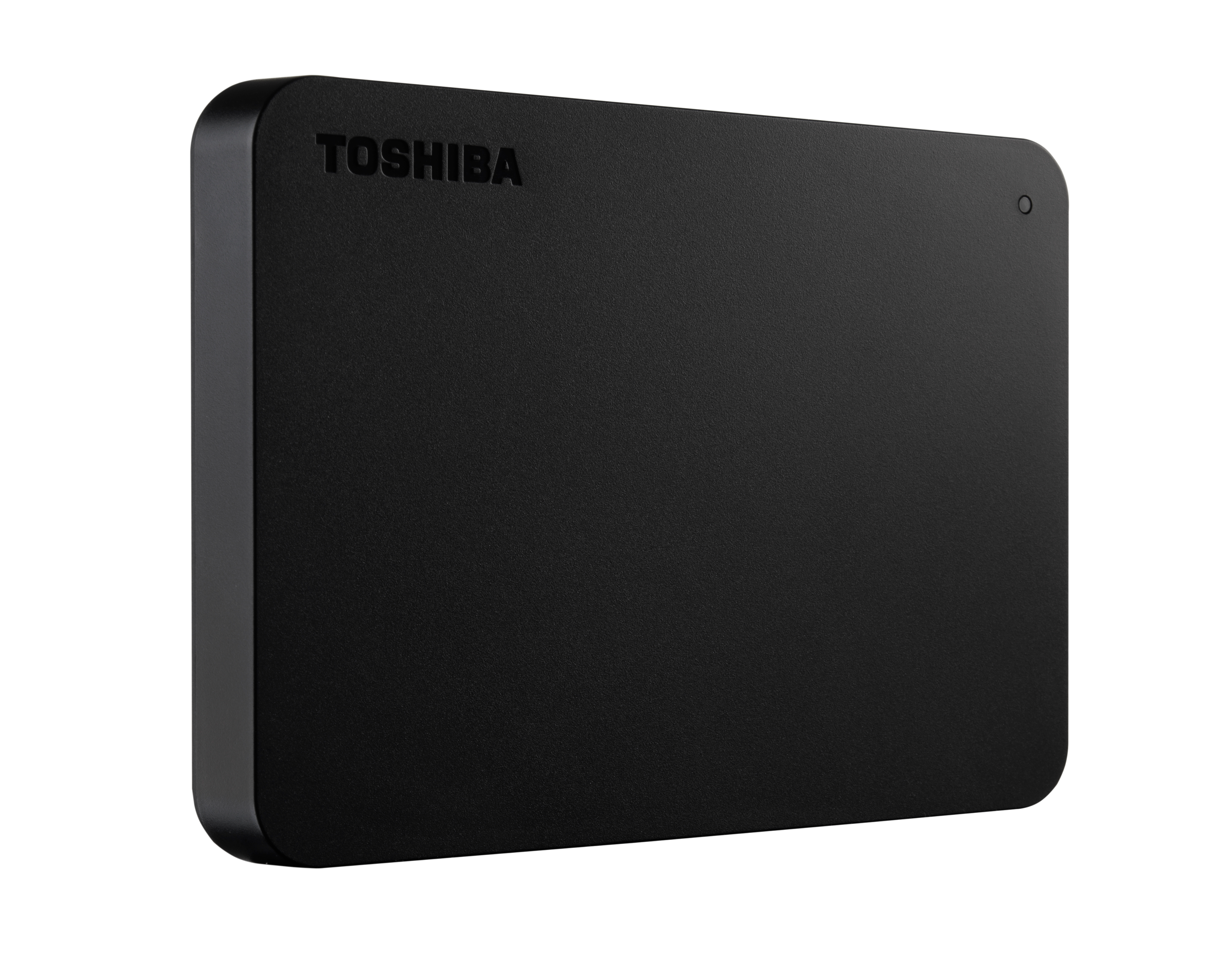 Siyah bir Toshiba harici sabit disk. TOSHIBA kelimesi üstte, sağ tarafta küçük bir ışık var.