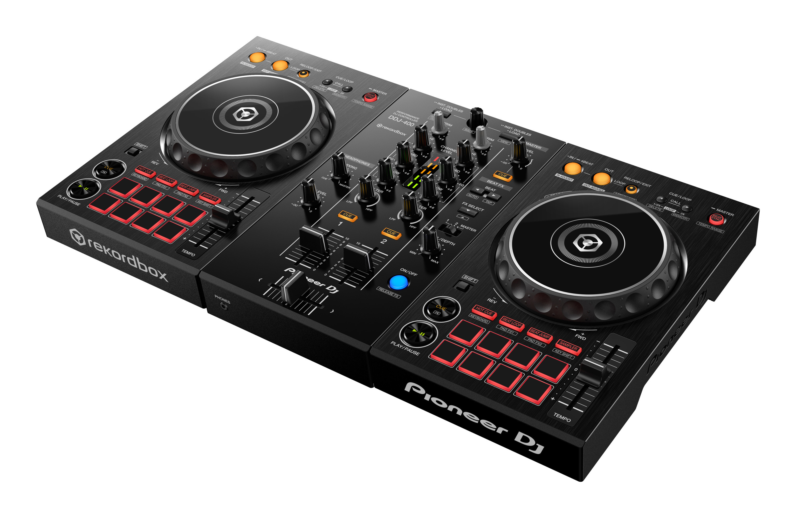 Ein schwarzer Pioneer DJ-Controller mit Knöpfen, Reglern und zwei Jogwheels, isoliert auf Weiß.