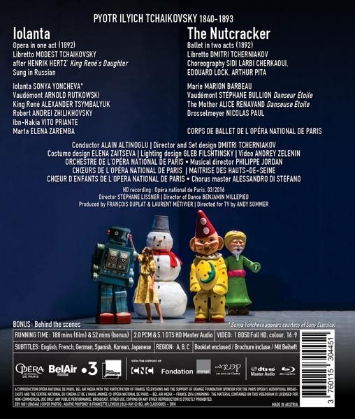 DVD-Cover mit Figuren und Text. Am unteren Rand eine Gruppe von Spielfiguren.