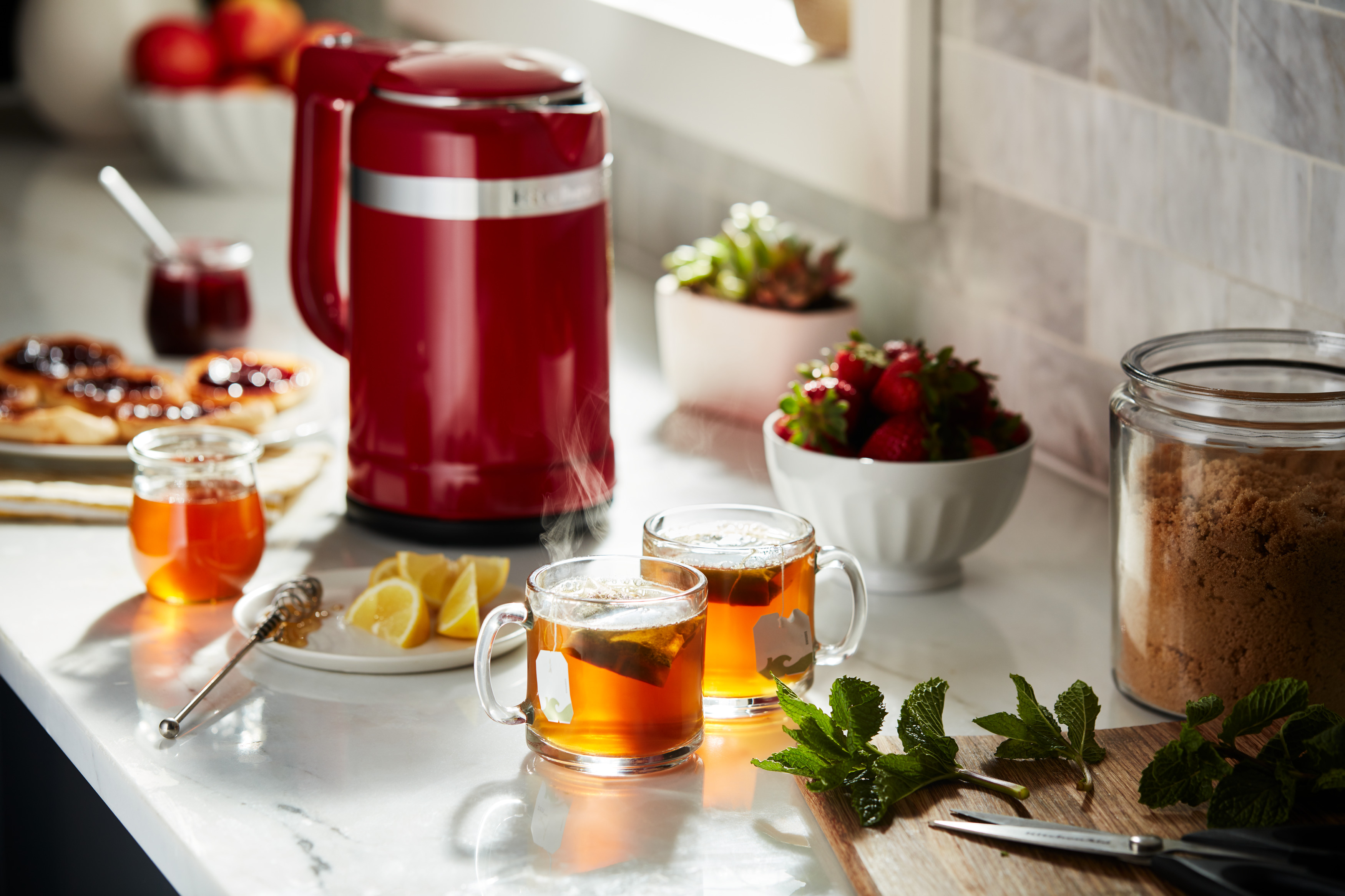 KITCHENAID 5KEK1565EER Classic Collection Wasserkocher, Empire Rot