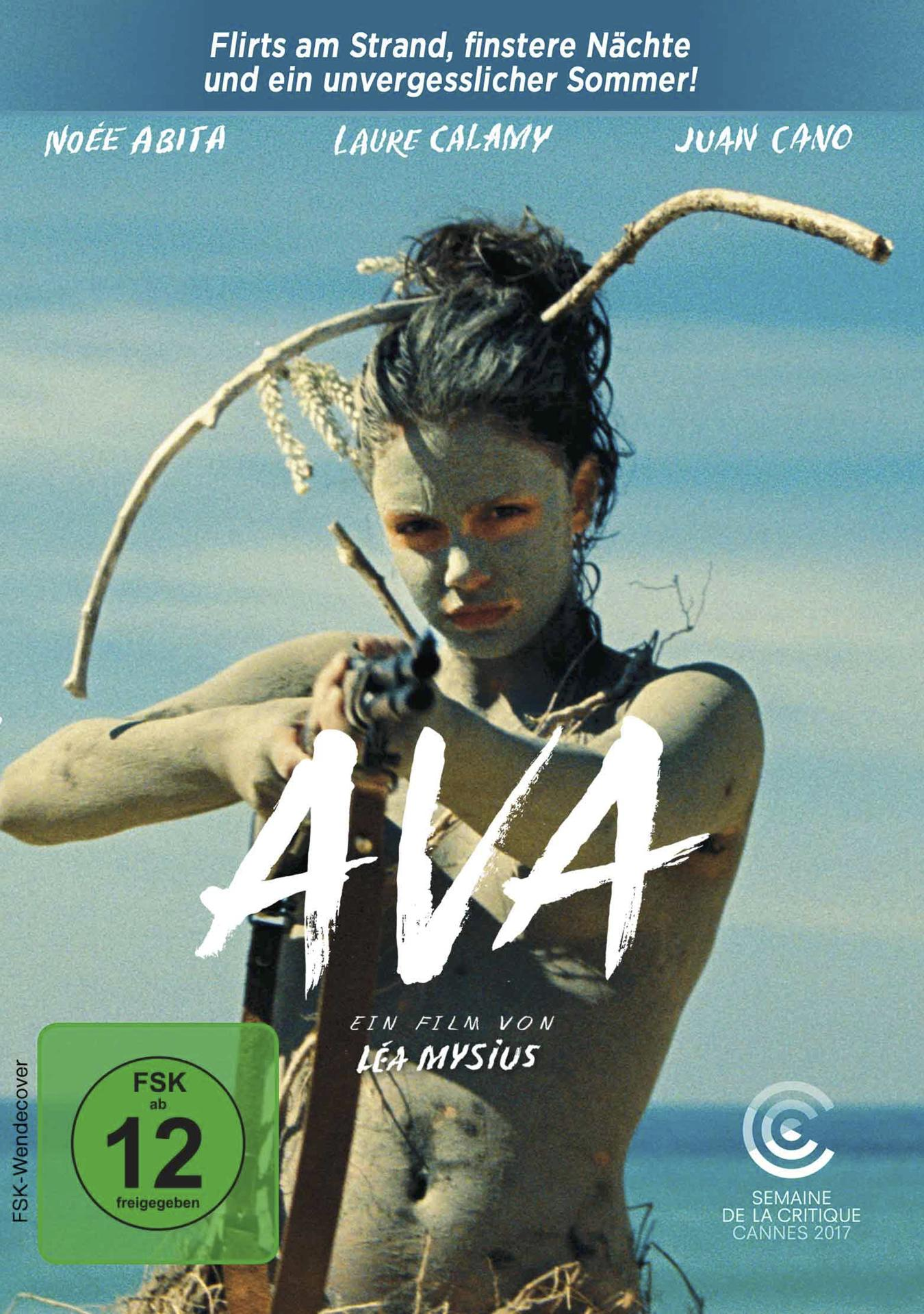 Filmcover: Eine Frau mit Gesichtsbemalung hält eine Waffe in einer sonnigen Strandkulisse. Der Titel lautet 'AVA'.
