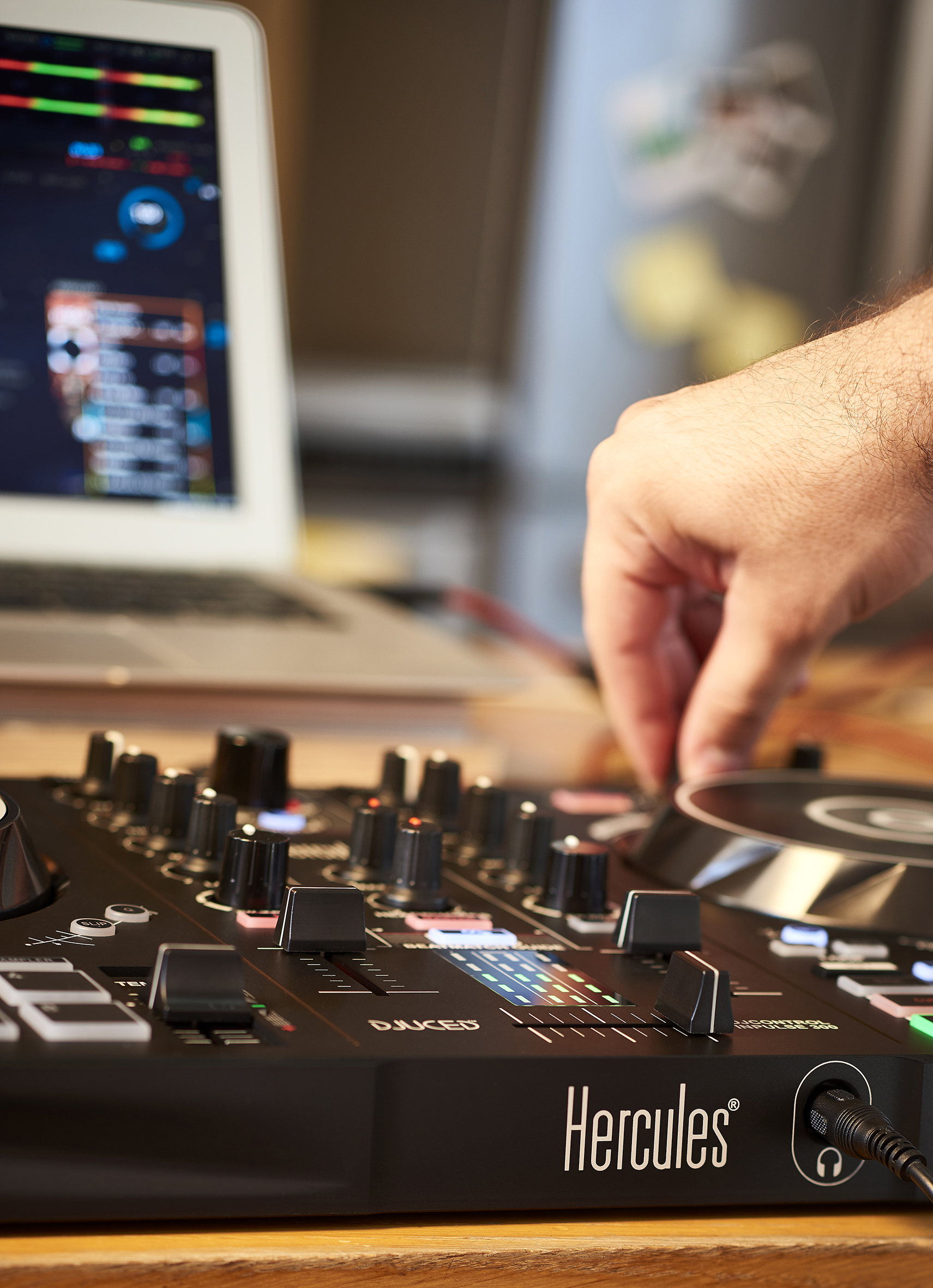 HERCULES Inpulse 300 DJ Controller, Schwarz