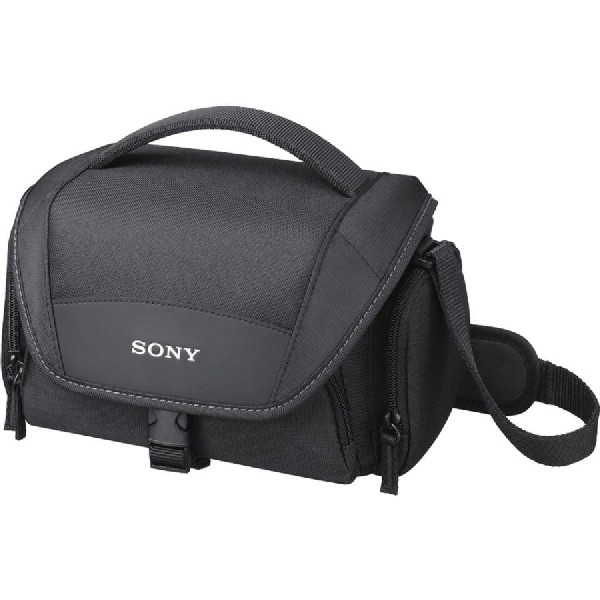Bolsa de cámara Sony negra. Logo Sony al frente. Correa y asa.