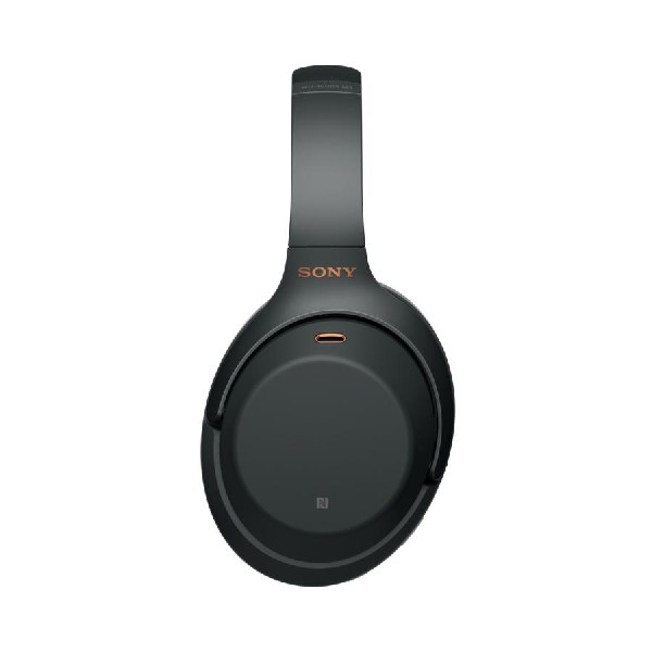 Auriculares negros con el logo de Sony, diseño circumaural, sobre un fondo blanco. La diadema se extiende hacia arriba.