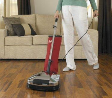 Enceradora - Hoover F 38 PQ Potencia de 800W, 3 juegos de cepillos, Capacidad de bolsa de 4 litros