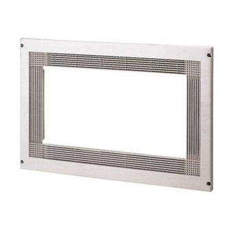 Cubierta blanca rectangular para ventilación. Recorte rectangular, barras negras horizontales.