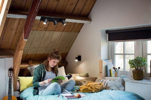 Foco LED - Philips Hue Runner, LED Negro inteligente, Luz blanca de cálida a fría, Domótica