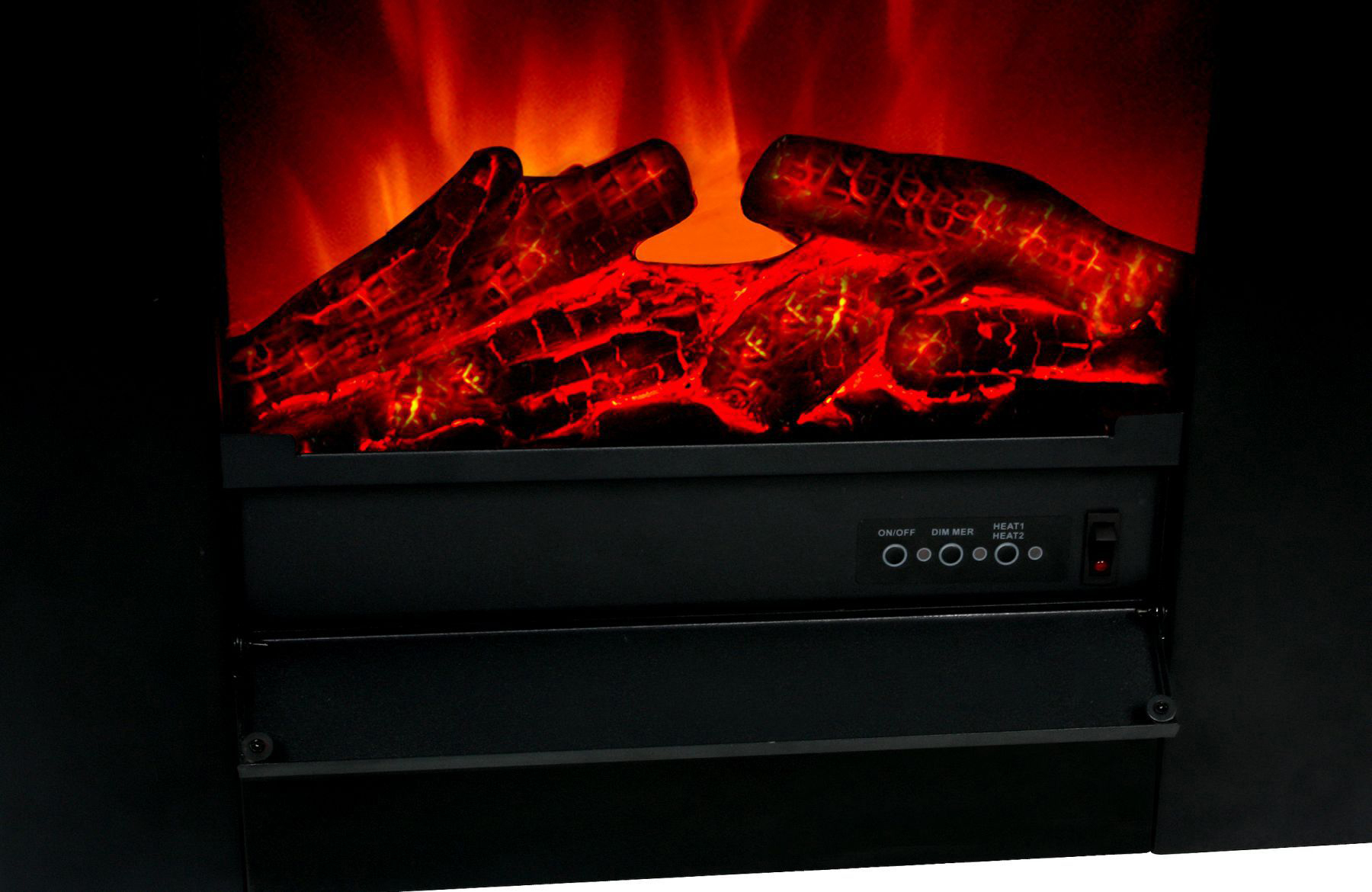 Ein schwarzer elektrischer Kamin mit simuliertem Feuer. Er hat Ein/Aus-, Dimmer- und Heizregler.