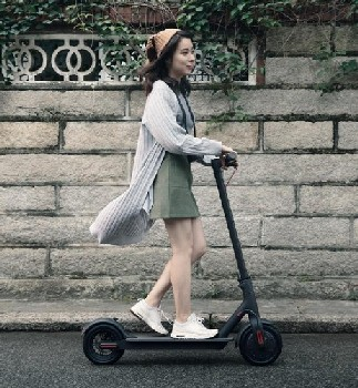 Patinete eléctrico - Xiaomi Mi Electric Scooter M365, 25 km/h, Autonomía 30 km, Plegable, Negro