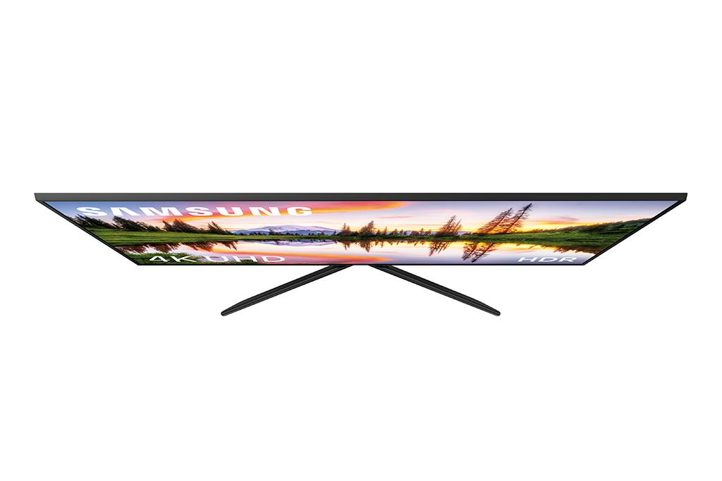 Vista superior de pantalla de TV con paisaje, montada en soporte.