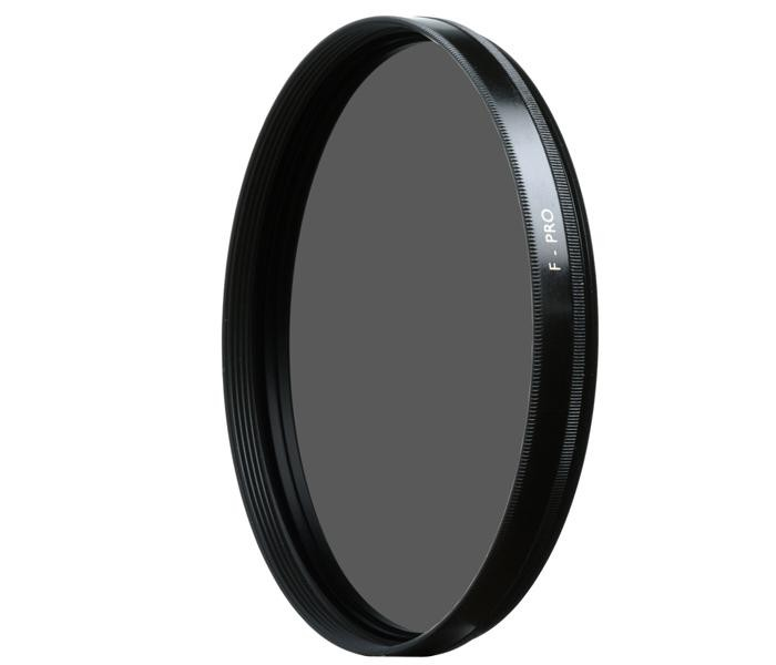 Filtro circular para lente de cámara, negro con centro gris, texto 'F-PRO'.