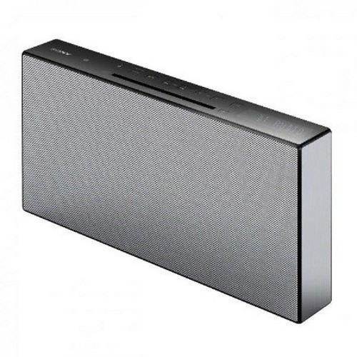 Un altavoz portátil Sony plateado y negro. Tiene forma rectangular, con una parte frontal de malla y controles superiores.
