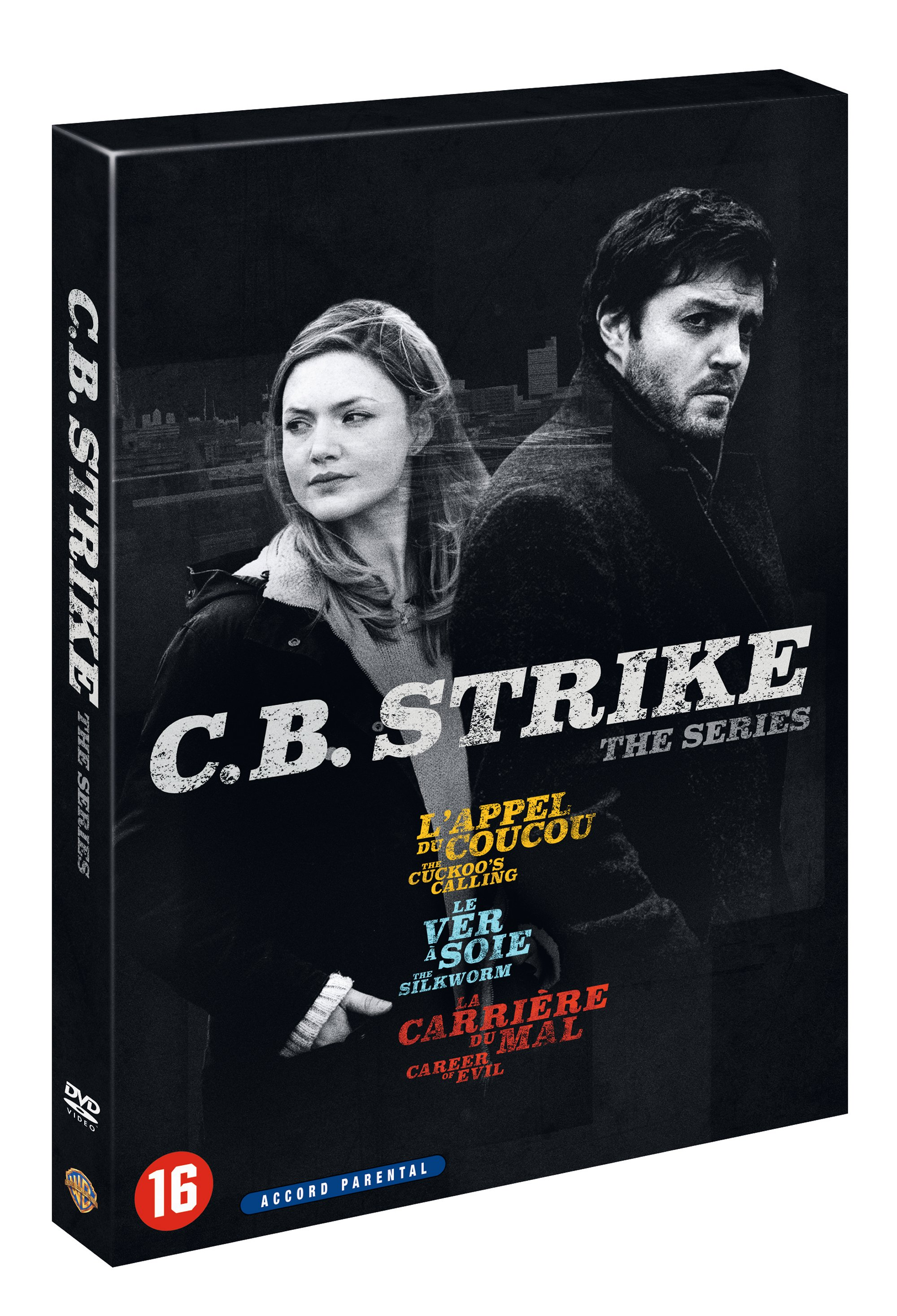 Couverture DVD de C.B. Strike: The Series. Comprend deux personnes dans un cadre sombre. Boîtier noir avec texte.