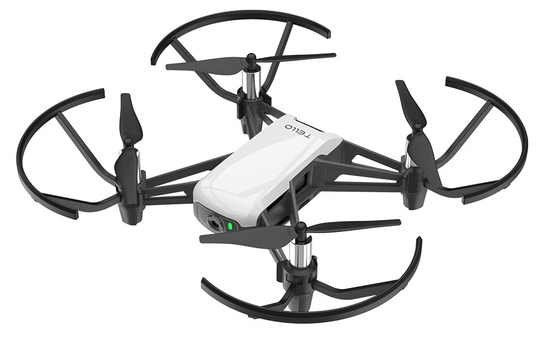 Un dron Tello blanco con hélices negras, sobre fondo blanco, visto desde arriba.