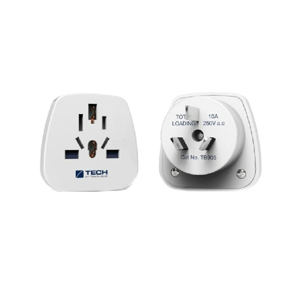 Dos adaptadores de viaje blancos. Uno con múltiples enchufes, otro con enchufe redondo.