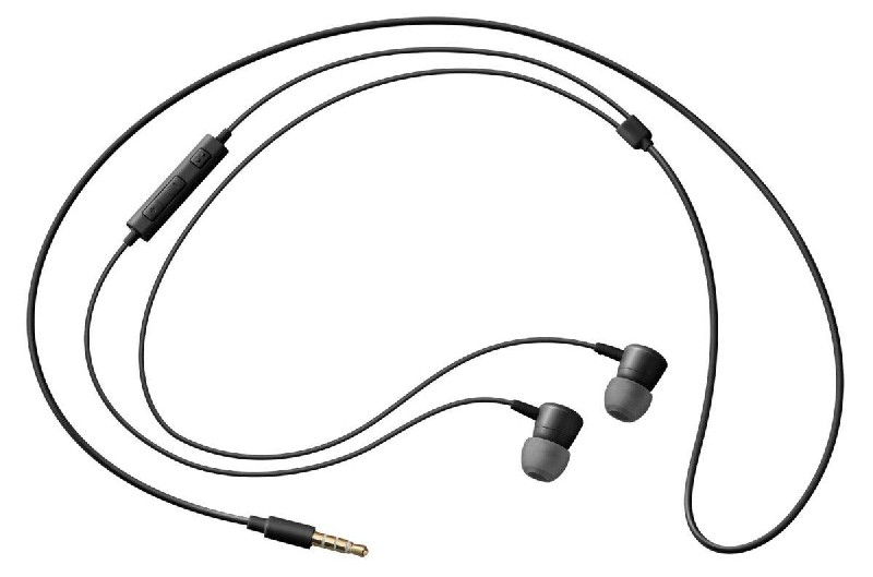 Auriculares negros con micrófono y clavija dorada.