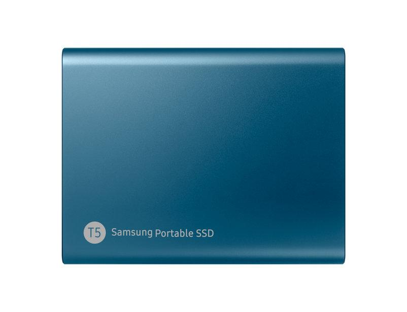 SSD portátil Samsung T5 azul, un dispositivo pequeño y rectangular.