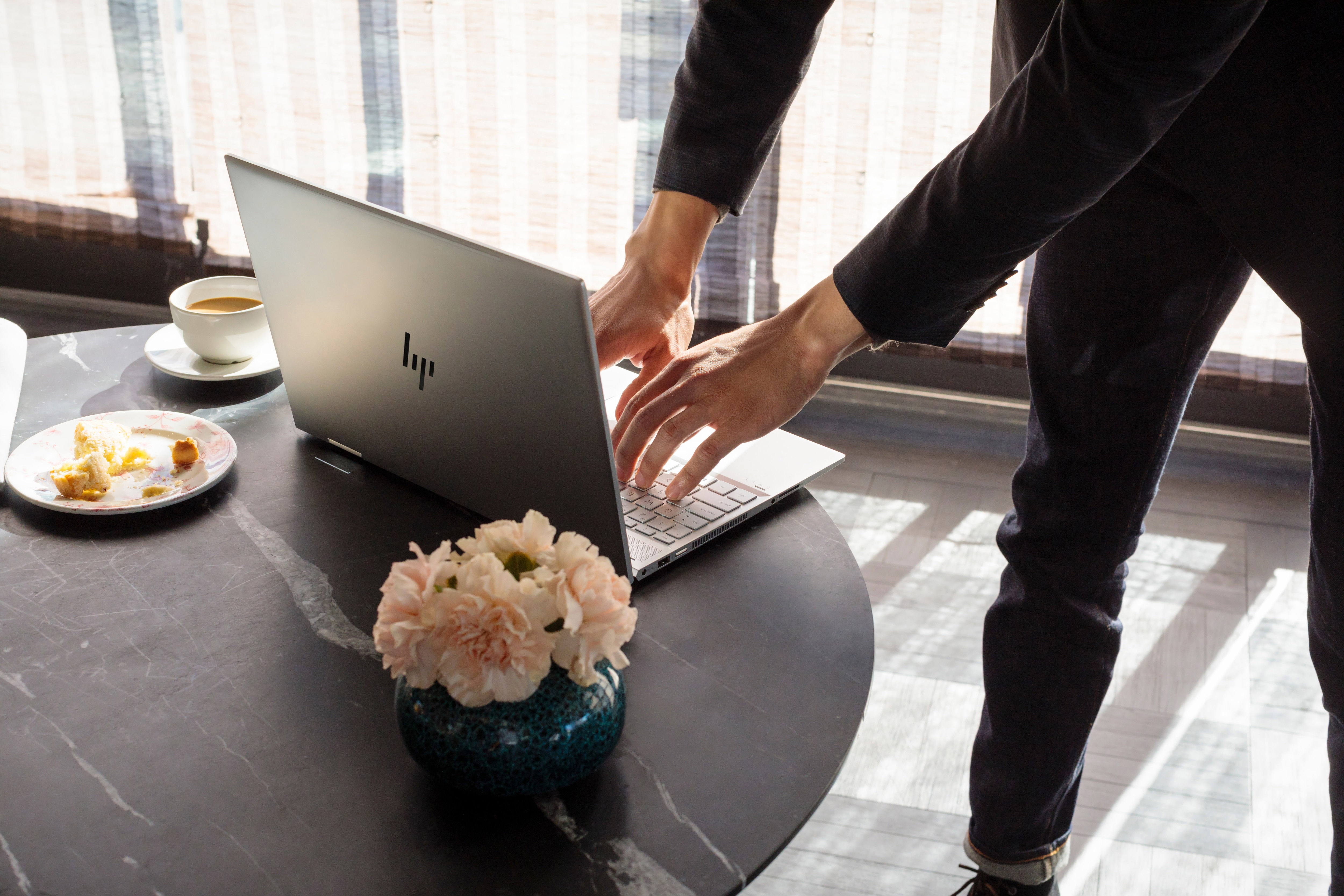 HP ENVY X360 15-cn0302ng - 15,6 Zoll - Intel® Core™ i5 i5-8250U - 8 GB - 1 TB - NVIDIA - Windows 10 Home (64 Bit)
