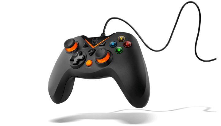 Mando de juegos negro con detalles naranjas y conexión con cable. Flotando en el aire.