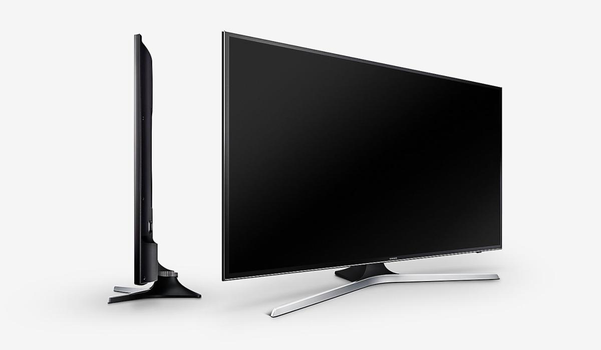 Dos televisores negros, una vista lateral, una vista frontal, sobre fondo blanco.