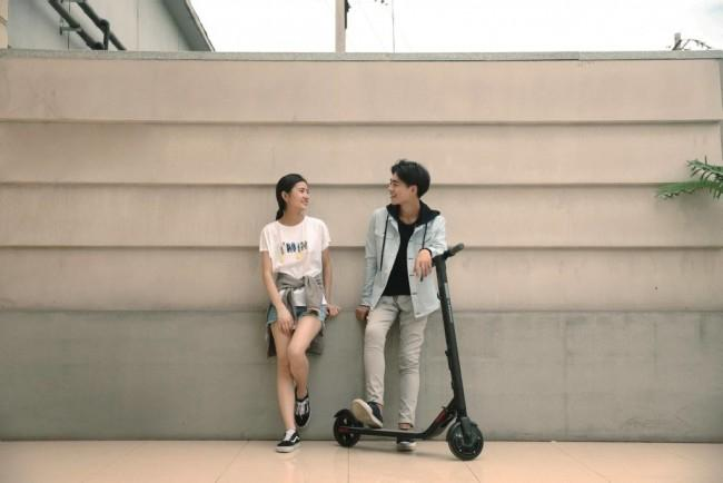 Patinete eléctrico - Ninebot by Segway ES1, 20 Km/h, 250W, Autonomía 25 km, Plegable, 11.3 kg