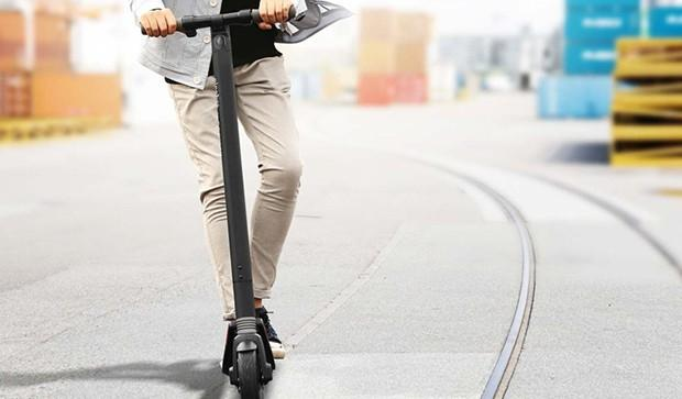 Patinete eléctrico - Ninebot by Segway ES1, 20 Km/h, 250W, Autonomía 25 km, Plegable, 11.3 kg