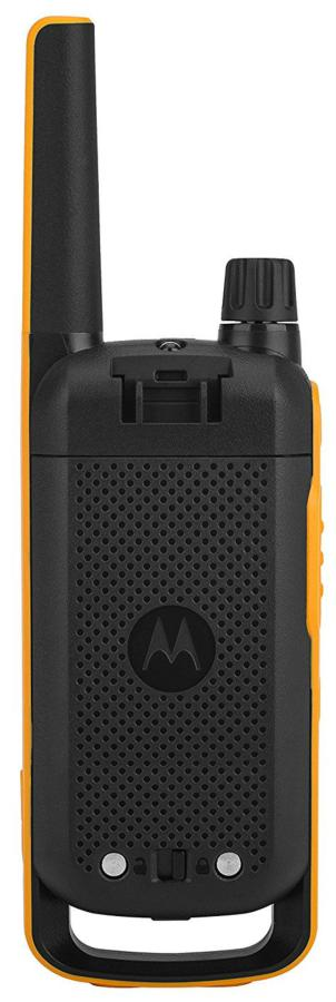 Un walkie-talkie Motorola negro y amarillo. Tiene antena, altavoz y botones. El dispositivo es rectangular y portátil.