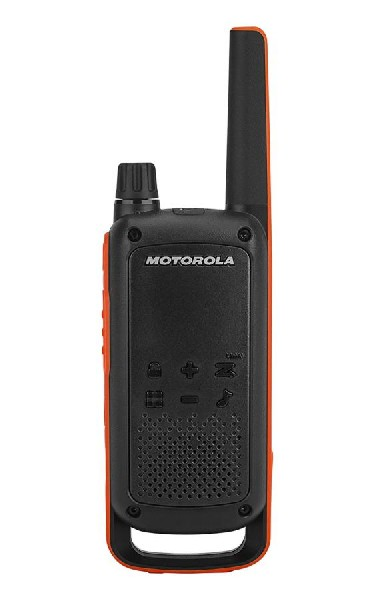 Walkie-talkie Motorola negro y naranja. Cuenta con antena, botones y el logotipo de Motorola. Tiene un asa en la parte inferior.