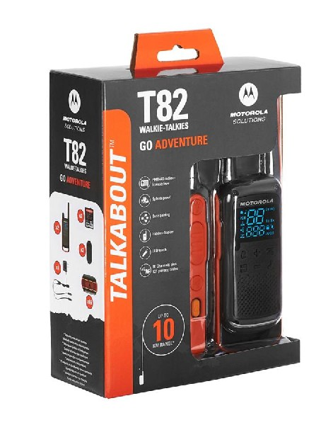 Walkie-talkies Motorola T82 en caja. Combinación de colores negro y naranja. Texto incluye "T82 Walkie-Talkies GO ADVENTURE".