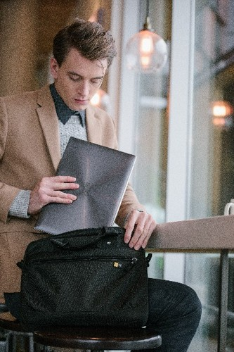 Maletín para portátil - Case Logic Bryker Laptop bag, Compartimento para Apple iPad, Negro