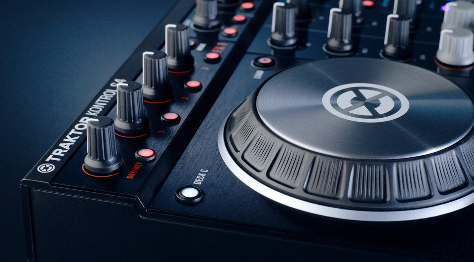Controladora DJ - Native Instruments KONTROL S4 MKII, 4 canales, software Traktor Pro 2, compatible