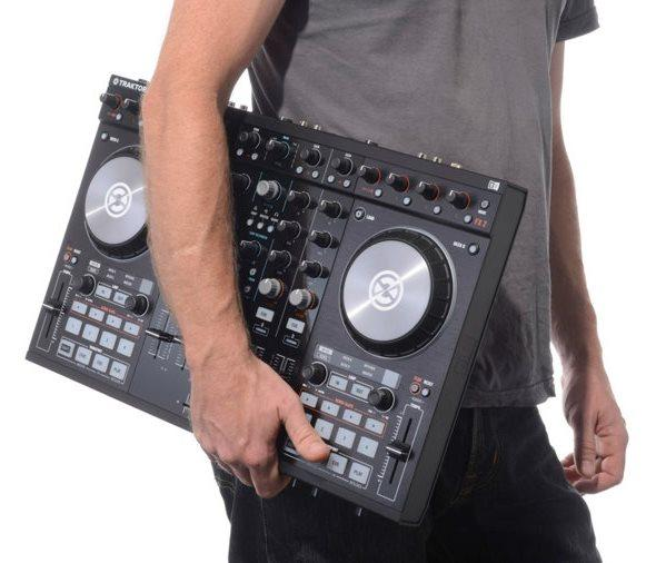 Controladora DJ - Native Instruments KONTROL S4 MKII, 4 canales, software Traktor Pro 2, compatible