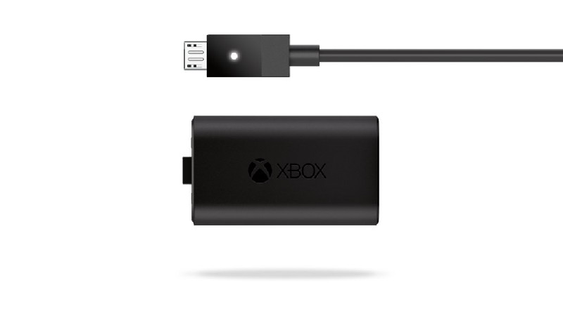 Paquete de batería recargable Xbox negro y un cable de carga USB.