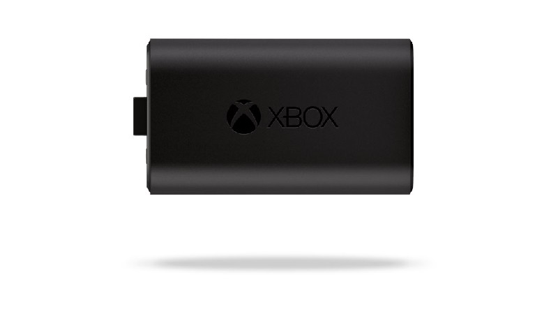 Batería negra de Xbox. El logotipo de Xbox está impreso en la parte superior.
