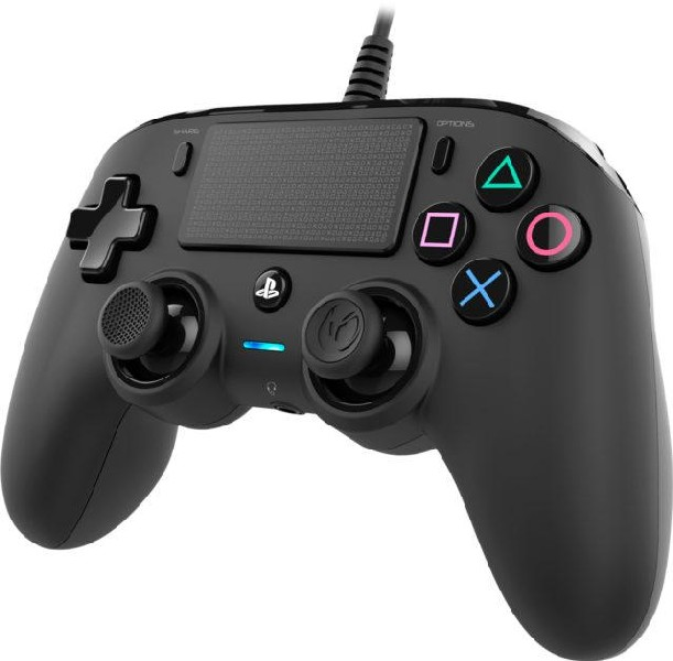 Un controlador PS4 negro con botones, panel táctil y joysticks, con conexión por cable, fondo blanco.
