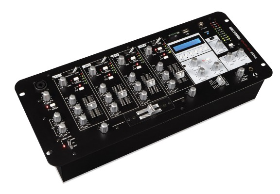 Mesa de mezclas DJ negra con múltiples canales, perillas y faders. Pantalla y varias entradas.