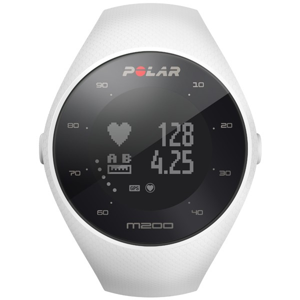 Un reloj deportivo Polar M200 blanco con pantalla negra que muestra datos: frecuencia cardíaca, hora y GPS.
