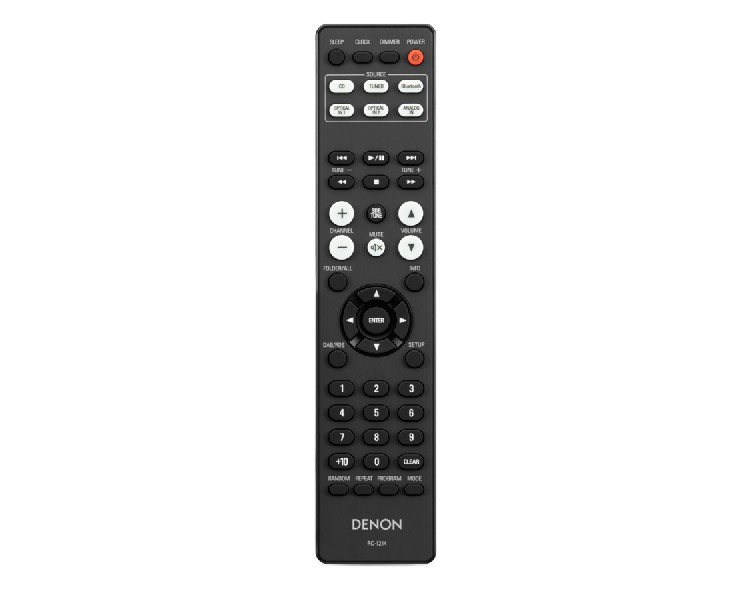 Mando a distancia Denon con muchos botones. El mando es negro sobre fondo blanco.
