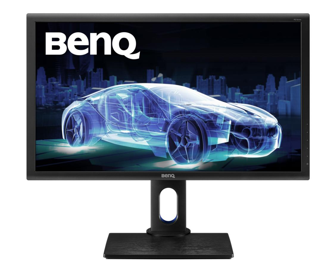 Un monitor BenQ muestra un contorno de coche azul. La pantalla es negra con el logo BenQ blanco arriba.