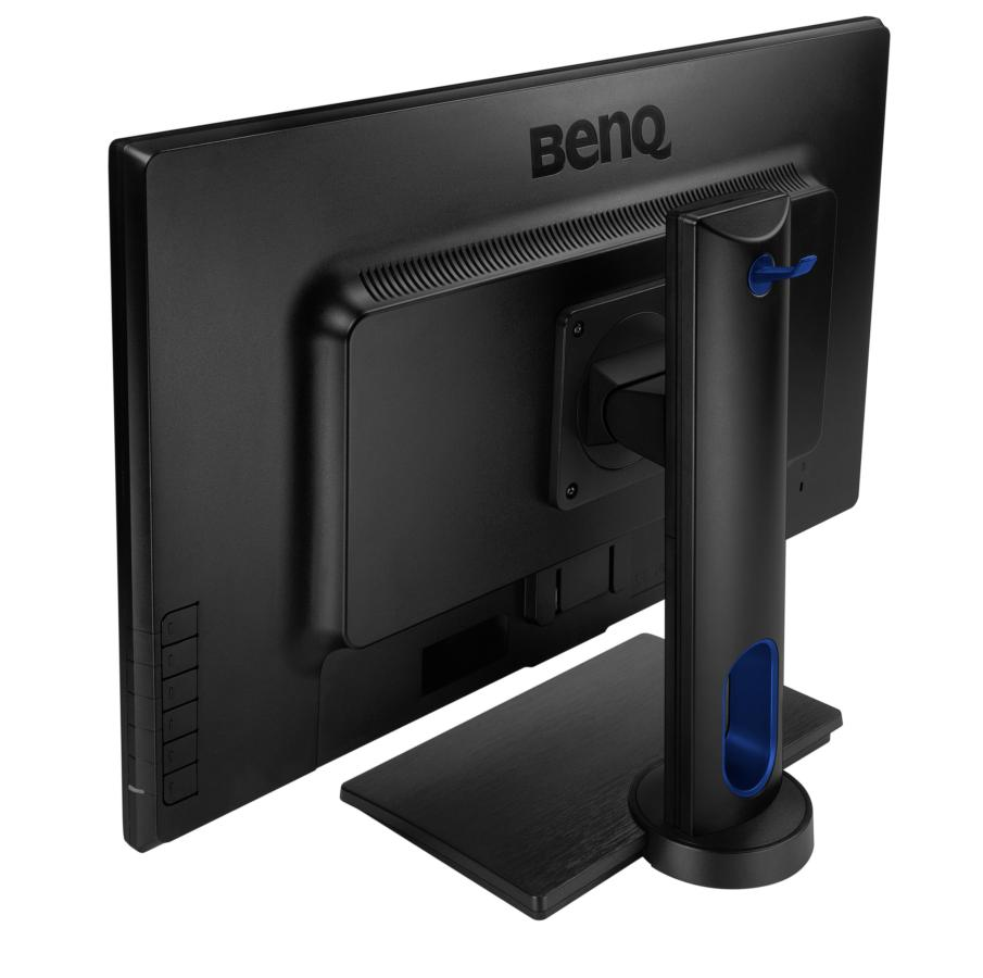La parte trasera de un monitor BenQ negro. El soporte es negro y tiene detalles azules.